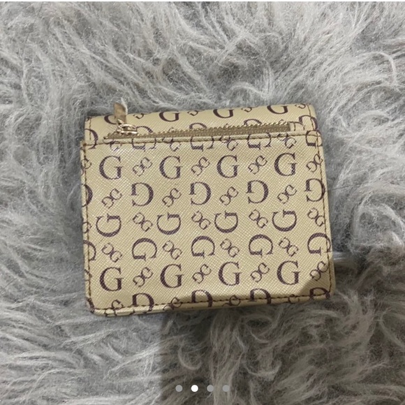 LIKE NEW GUESS Wallet | Red Interior - Picture 2 of 3